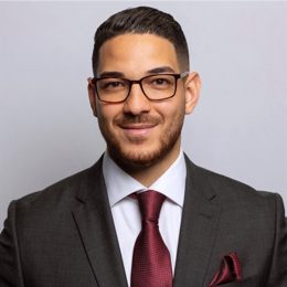 广州千人齐聚观看阅兵直播 老兵：我国军事发展日新月异