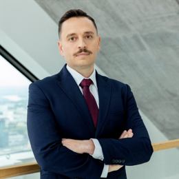 文艺复兴科技Q2增持英伟达(NVDA.US)、奈飞(NFLX.US) 清仓AMD(AMD.US)等